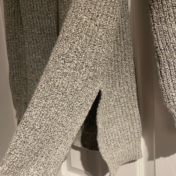 NWT Roots Sweater - Picture 3 of 5